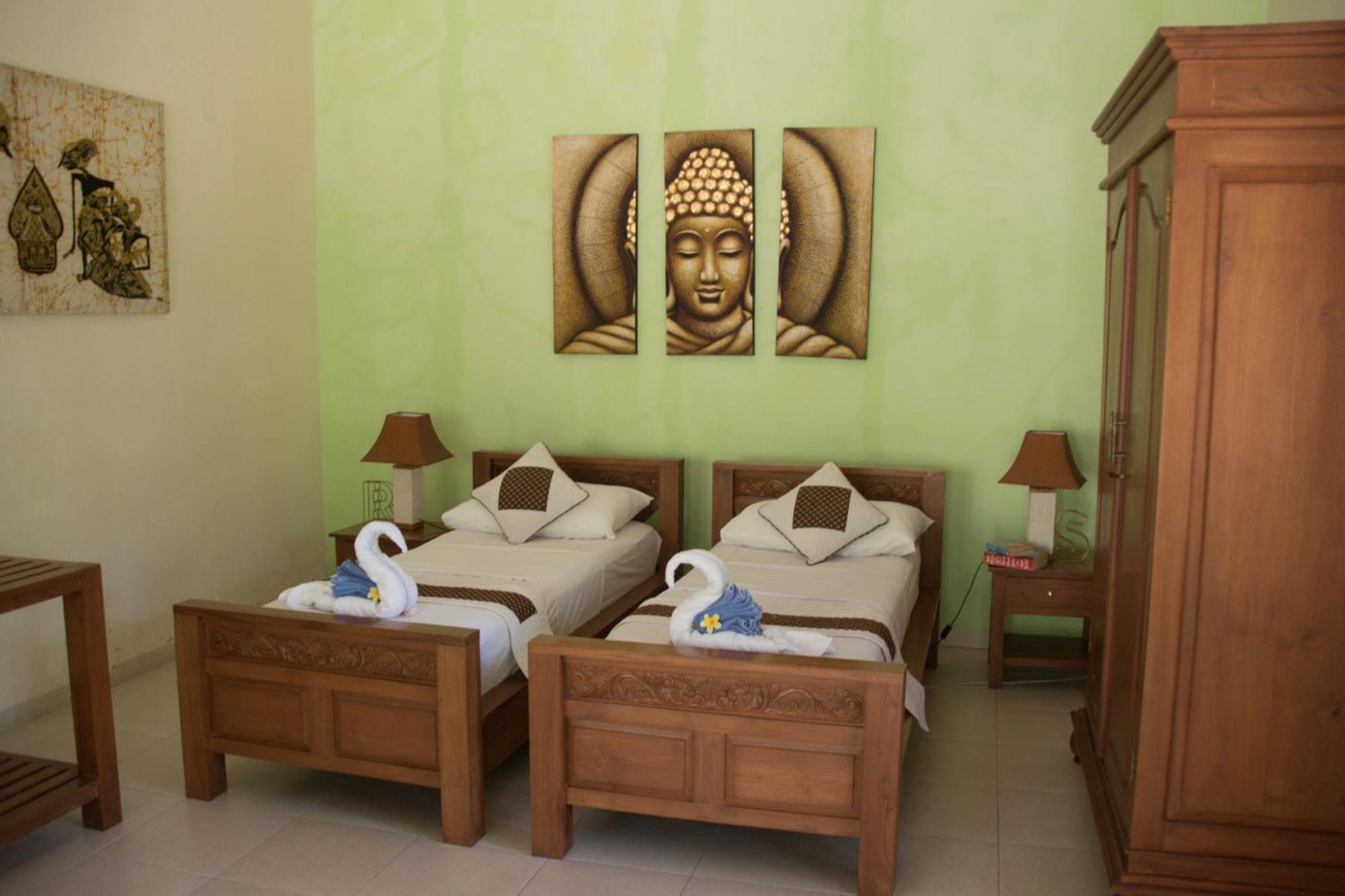 Guesthouse Rumah Senang Kalibaru エクステリア 写真