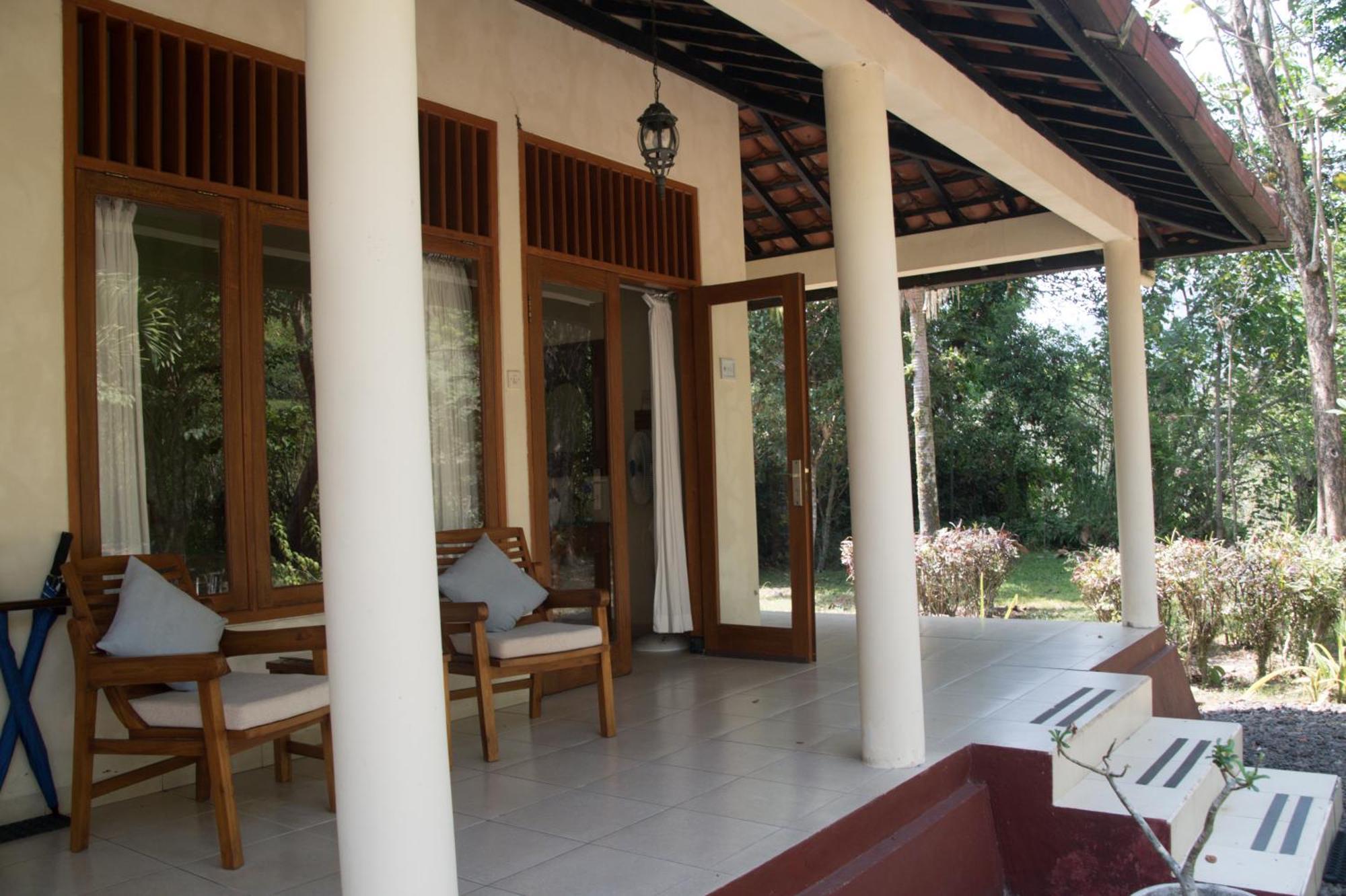 Guesthouse Rumah Senang Kalibaru エクステリア 写真