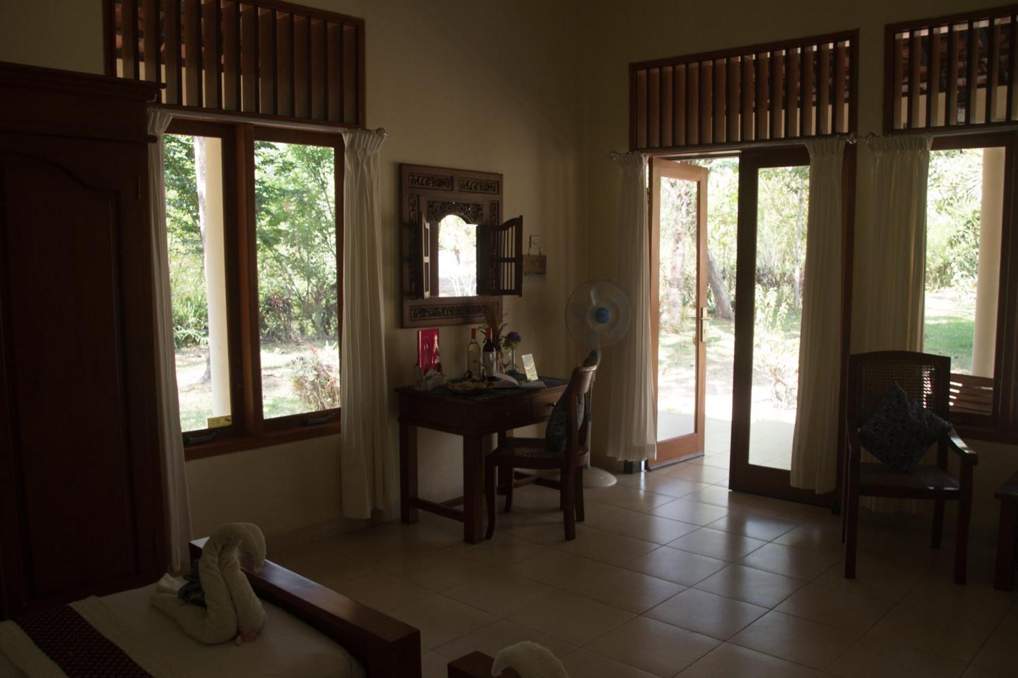 Guesthouse Rumah Senang Kalibaru エクステリア 写真