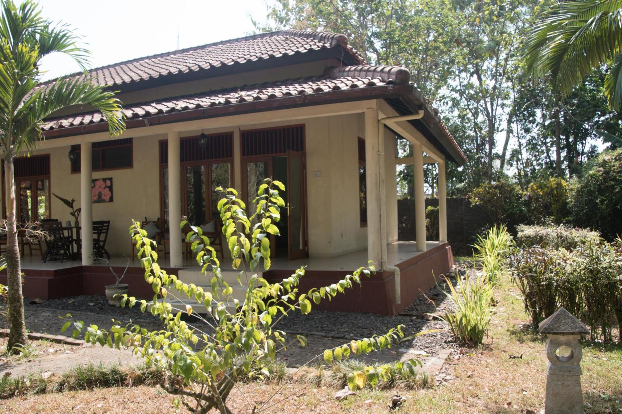 Guesthouse Rumah Senang Kalibaru エクステリア 写真