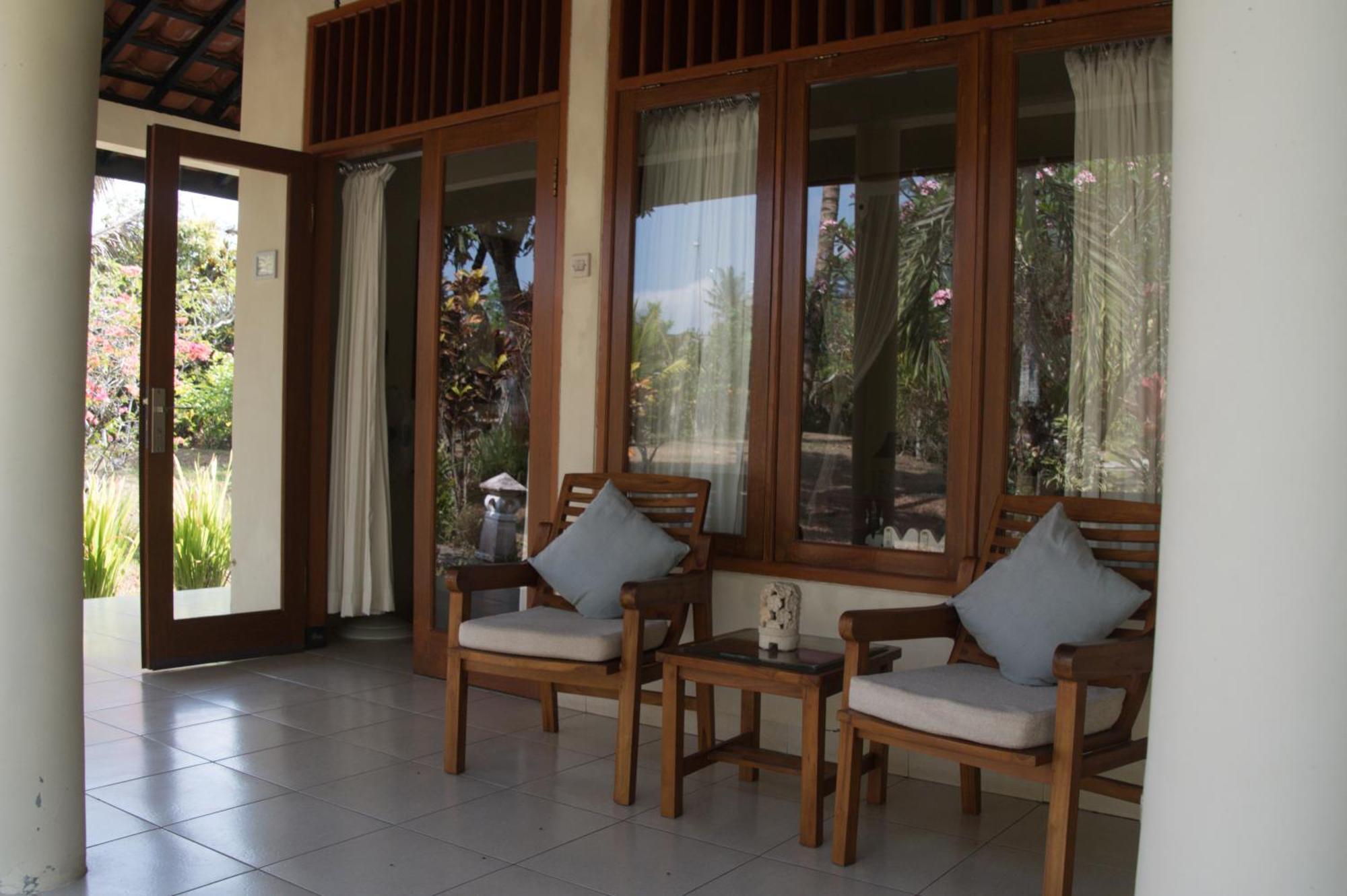 Guesthouse Rumah Senang Kalibaru エクステリア 写真