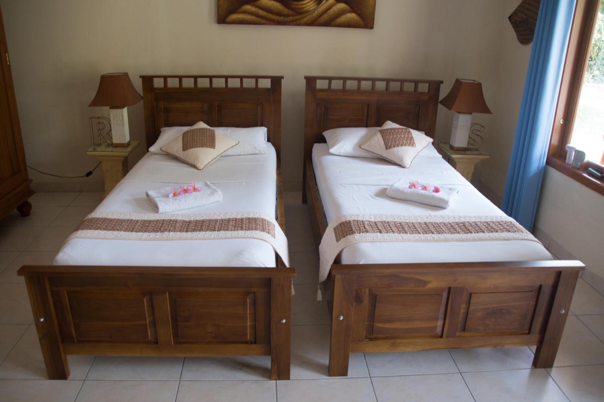 Guesthouse Rumah Senang Kalibaru エクステリア 写真