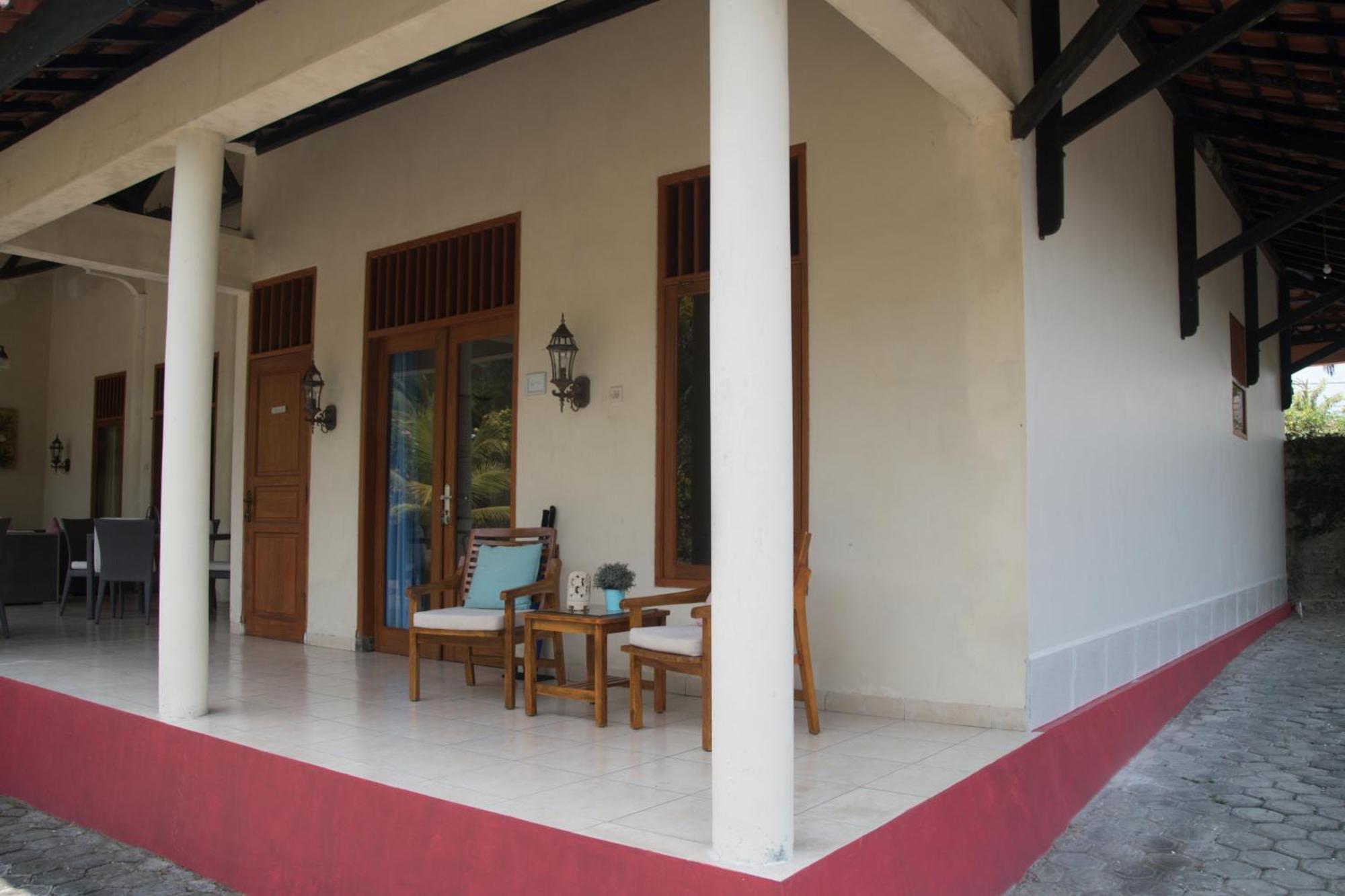 Guesthouse Rumah Senang Kalibaru エクステリア 写真