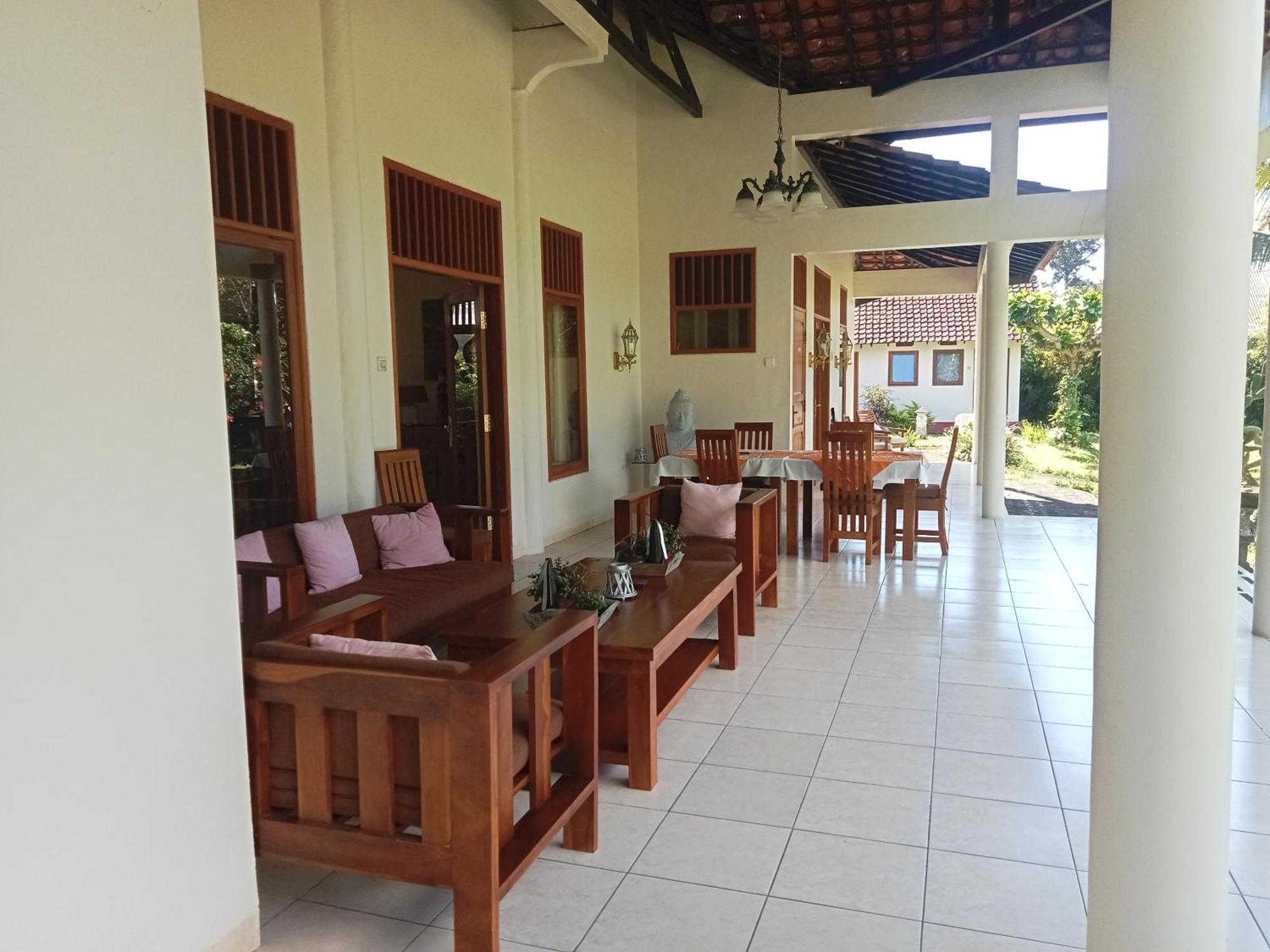 Guesthouse Rumah Senang Kalibaru エクステリア 写真