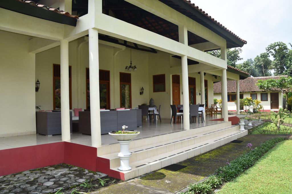 Guesthouse Rumah Senang Kalibaru エクステリア 写真