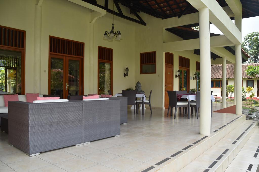 Guesthouse Rumah Senang Kalibaru エクステリア 写真