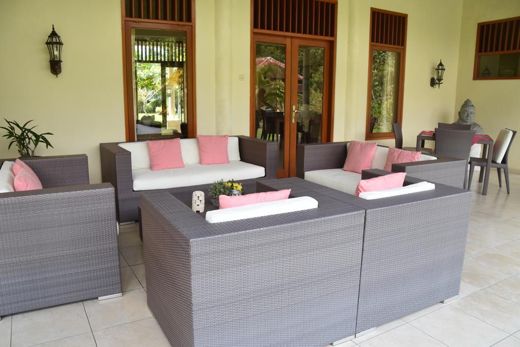 Guesthouse Rumah Senang Kalibaru エクステリア 写真